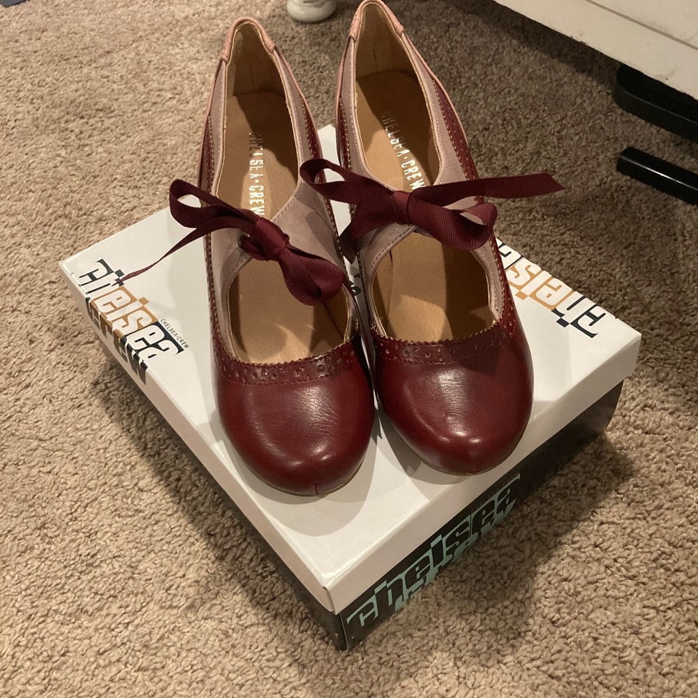 Chelsea Crew heels - Picture 2 of 4